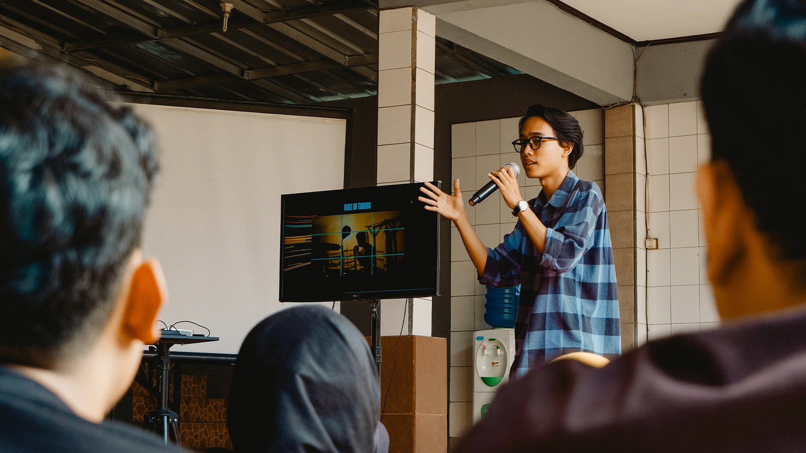 Telkom University Latih Remaja Gumuruh Kuasai Fotografi untuk Konten Positif di Media Sosial