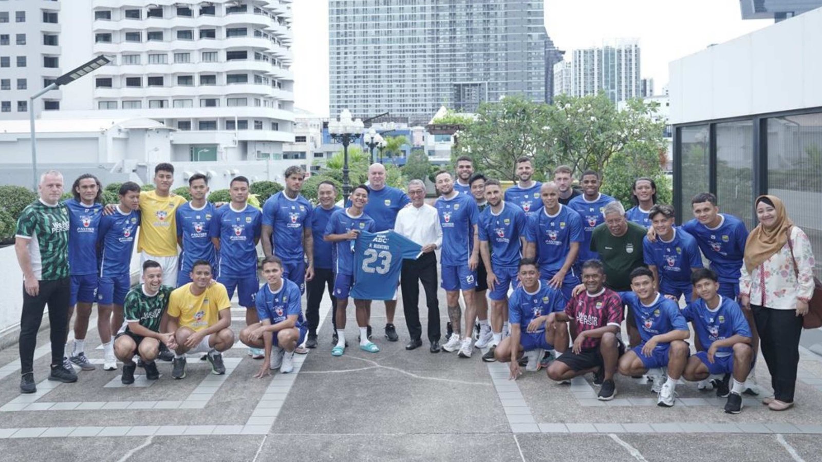 The Rise of AI-Powered Personal Assistants: How They Manage