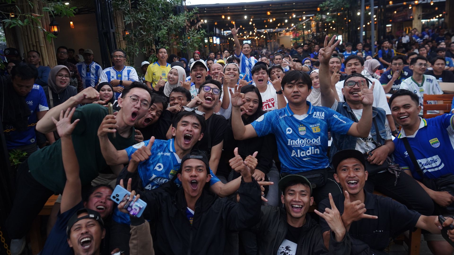 Tiket Terjual Habis! Ribuan Bobotoh Ramaikan NOBARIN, Acara Nobar Perdana dari Bandoengin