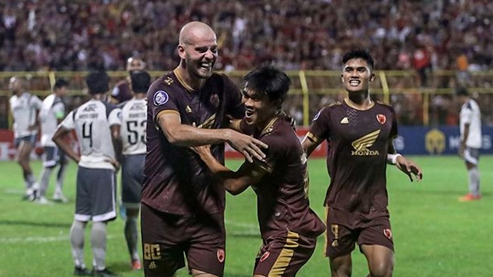 Menguak Skema "False Fullback" ala PSM Makassar